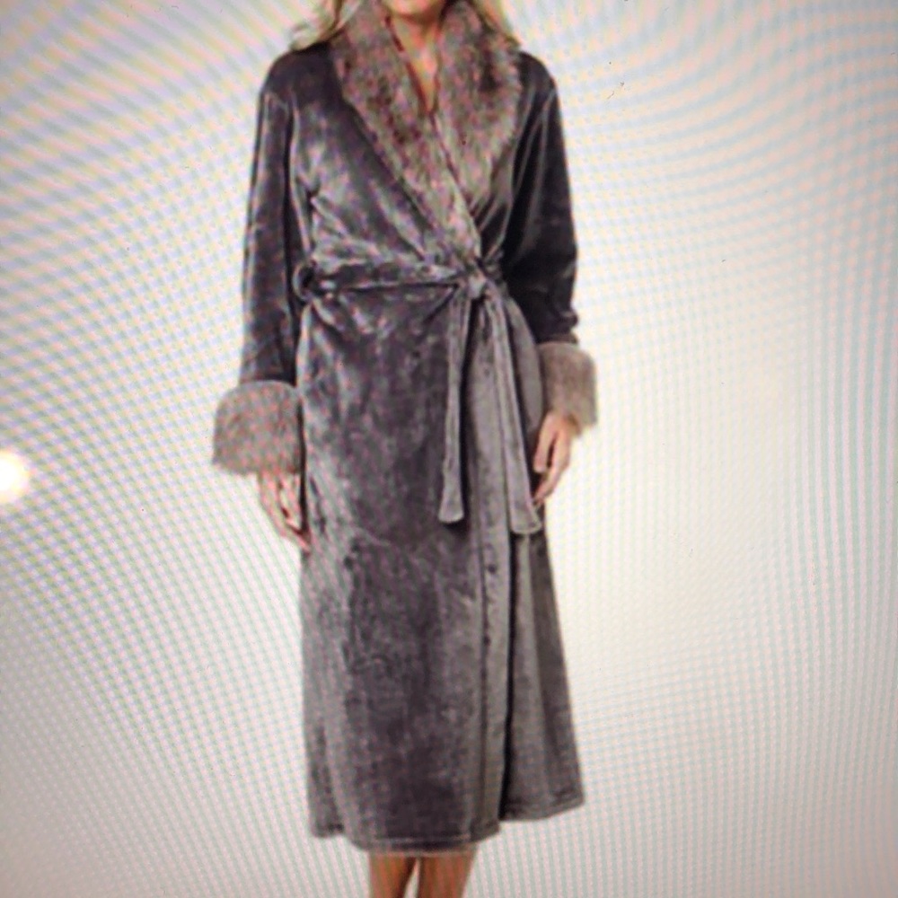 Adrienne Landau Robe- faux fur trim